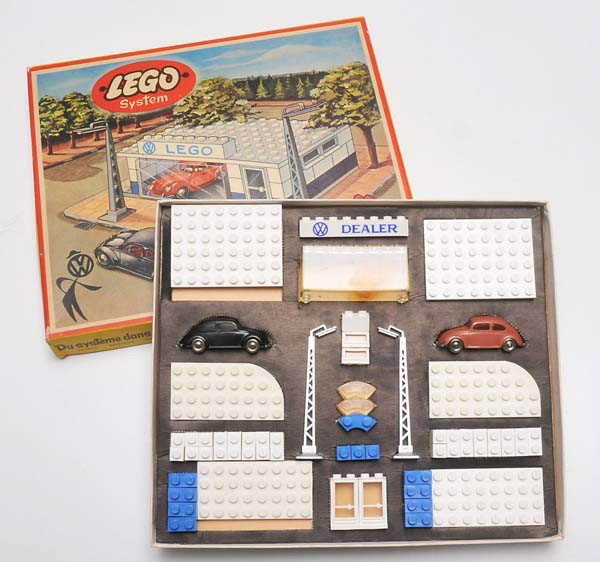 Lego: Lego, 'VW Dealer' construction set + 2 VW Beattle, Box 20x24cm, Denmark,original box condition 1, condition 1 Beschreibung:Lego, 'VW Dealer' Bausatz + 2 VW Käfer, Box 20x24 cm, Denmark, Okt Z 1, Z 1(