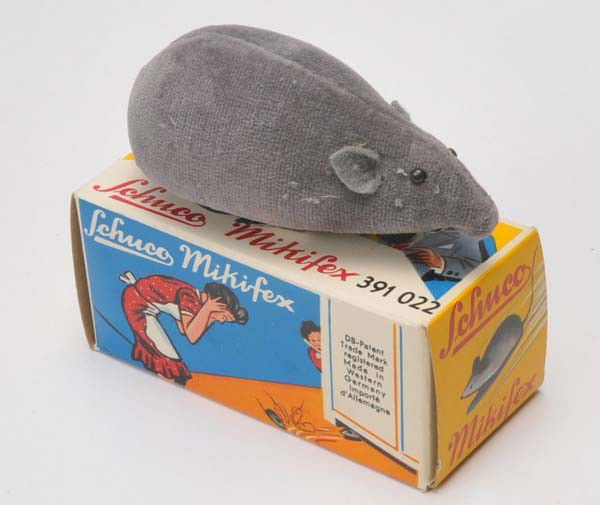 Schuco: Svhuco, Mikifex Maus, W-Germany, tin, windup ok, original box condition 1, condition 1 Beschreibung:Schuco, Mikifex Maus, W-Germany, 10 cm, Blech, Uhrwerk ok, Okt Z 1, Z 1, (3295)