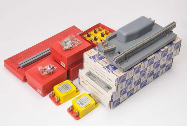 Schuco: Schuco, Monorail : 2 Switches and Tracks, Allocation Plates and accessory, all original packed Beschreibung:Schuco, Monorail : 2 Weichen und Schienen, Verteilerplatten und Zubehör, alles original ver