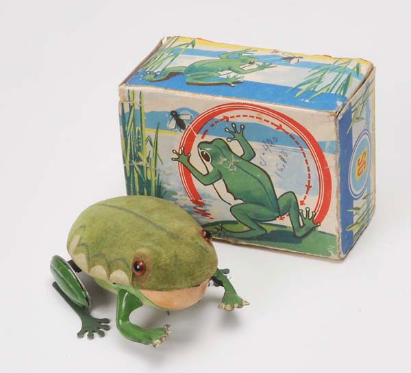 Günthermann: Günthermann, Frog, US Zone Germany, mixed material, windup hard-steering, original box condition 2-3 (one side clip replaced), condition 2+ Beschreibung:Günthermann, Frosch, US Zone Germany, Gemisch