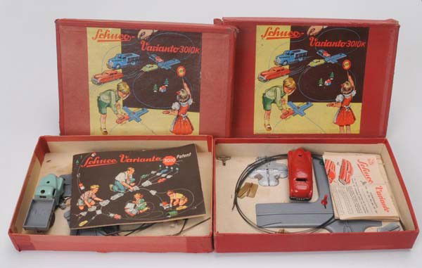 Schuco: Schuco, 2x Varianto 3010 K, US Zone Germany, tin, windup ok, original box condition 3, with 2 cars, condition 2 and condition 3 Beschreibung:Schuco, 2x Varianto 3010 K, je 21x30 cm, US Zone Germany, B