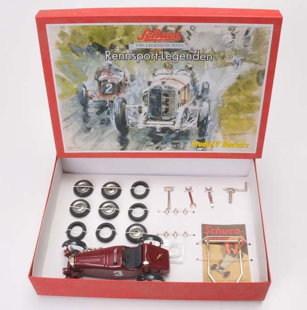 Schuco: Schuco, Studio Construction Set Mercedes SSK, original box condition 1, new edition from the nineties, condition 1 Beschreibung:Schuco, Studio Bausatz Mercedes SSK, 17 cm, Okt Z 1, Neuauflage der 90er