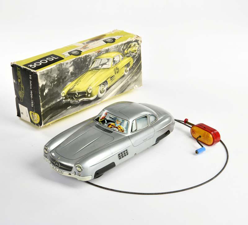 Arnold, Mercedes 300 SL: Arnold, Mercedes 300 SL, W.-Germany, 29 cm, tin, drive ok, box C 3, C 2