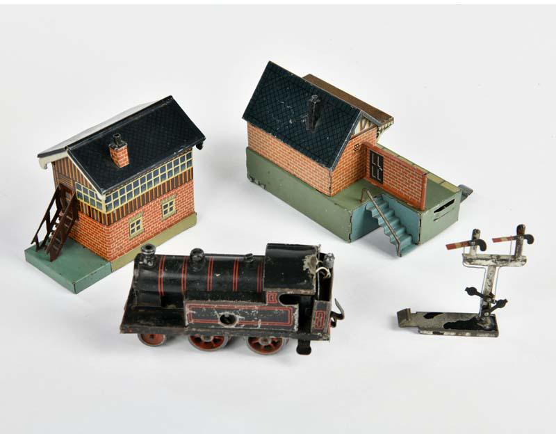 Bing, Tischbahn: Lok, 2 Gebaude + Signal: Bing, table track: loco, 2 buildings + signal, tin, part. paint d.