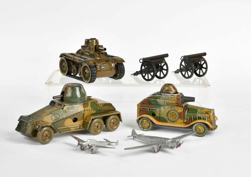 Arnold, CKO u.a., Konvolut Militarspielzeug (1 of 1)