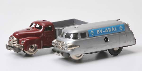 Schuco: Schuco, 2x Varianto 3042/3046, one US Zone Germany and the other one W.-Germany, tin, windups ok, 1x loading platform damaged, one condition 2+ and the other one condition 2- Beschreibung: Schuco, 2x