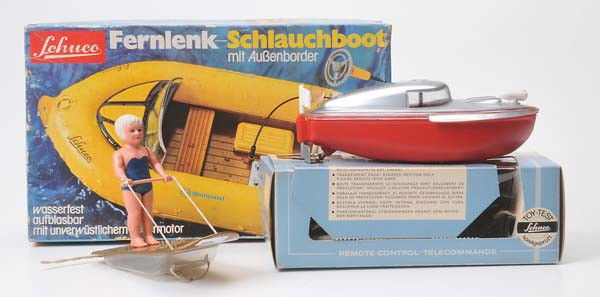 Schuco: Schuco, Boat with Dinghy and Flotano, US Zone Germany, plastic, one windup ok, original box condition 1-2, dinghy:windup defective, 2x condition 1, 1x condition 1- Beschreibung: Schuco, Fernlenkboot m