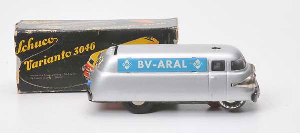 Schuco: Schuco, Varianto "Aral", W.-Germany, tin, windup ok, original box condition 2-, 1 side missing, condition 1- Beschreibung: Schuco, Varianto "Aral", 11 cm, W.-Germany, Blech, Uhrwerk ok, Okt Z 2-: 1 Se