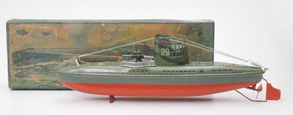 Arnold: Arnold, Submarine, Germany prewar, tin, windup ok, minimal paintdamage, original box 1 one clip replaced, otherwise good, with key + flag, C 1- Beschreibung: Arnold, U-Boot, Germany VK, 32 cm, Blech, 