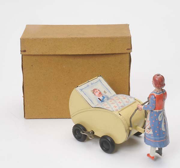 Günthermann: Günthermann, Woman and Baby Buggy, US Zone Germany, tin, windup ok, neutral original box condition 1, condition 1 Beschreibung: Günthermann, Frau mit Kinderwagen, 16 cm, US Zone Germany, Blech, Uhrw