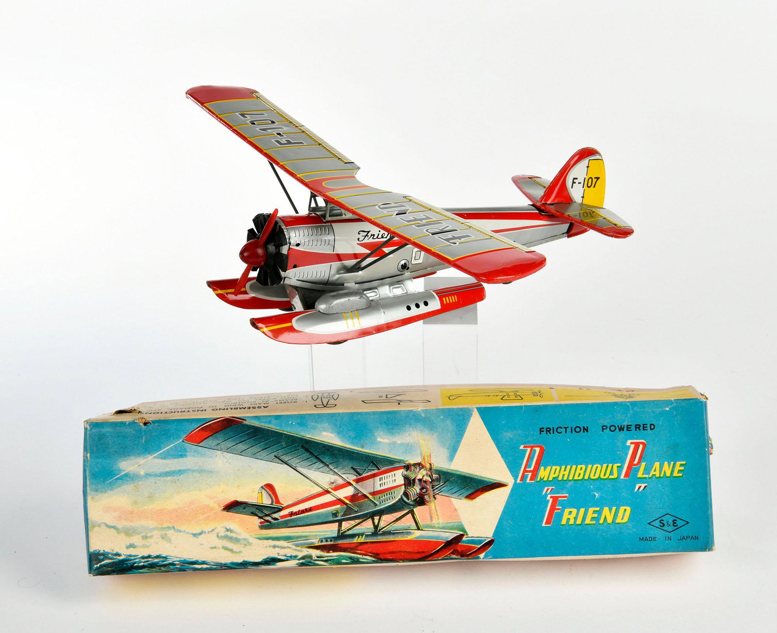 S & E, Amphibious Plane "Friend F-107": S & E, Amphibious Plane "Friend F-107", Japan, 26 cm, Blech, Friktion ok, min. LM, Okt, Z 1-2