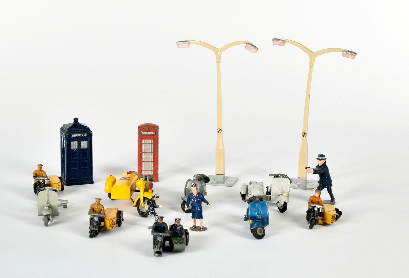 Dinky, Matchbox u.a., Konvolut Motorrader + Zubehor (1 of 1)