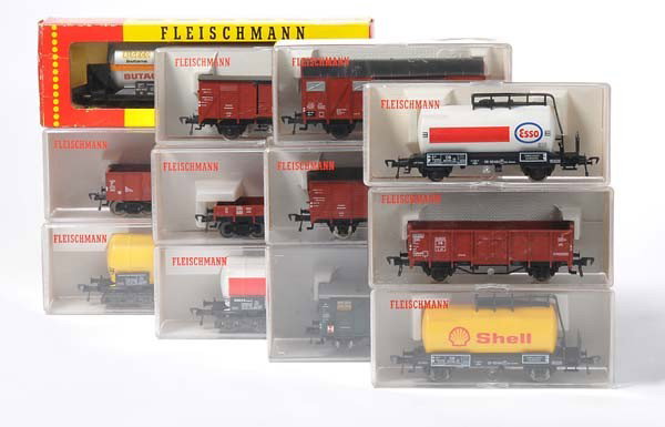 Fleischmann: English: Fleischmann, Convolute 12 Freight Wagon, W.-Germany, gauge H0, plastic, condition 1-2 Deutsch: Fleischmann, Konvolut 12 Güterwaggons, W.-Germany, Spur H0, Kunststoff, Z 1-2, (3343)