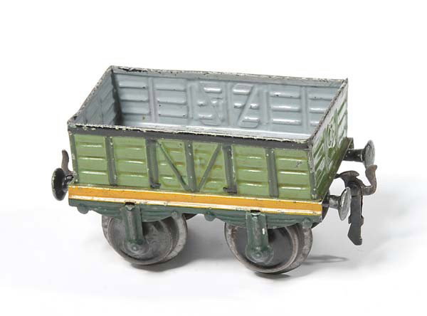 Märklin: English: Maerklin, Open Freight Wagon, Gauche 1, Germany prewar, tin, one braze point, otherwise good condition Deutsch: Märklin, offener Güterwagen, Spur 1, 12,5 cm, Germany VK, Blech, 1 Lötstelle