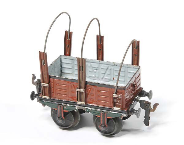 Märklin: English: Maerklin, Tarpaulinwagon around 1902-1914, Gauche 1, Germany prewar, tin, tarpaulin and stake missing, otherwise good condition Deutsch: Märklin, Planewagen von 1902-1914, Spur 1, 12,5 cm, G