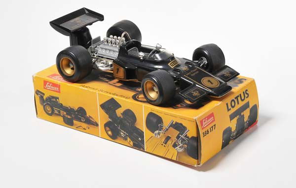Schuco: English: Schuco, Lotus, mixed material, original box condition 1, engine cover missing, otherwise perfect Deutsch: Schuco, Lotus, 26 cm, Gemischtbauweise, Okt Z 1, Motorabdeckung fehlt, sonst perfekt,