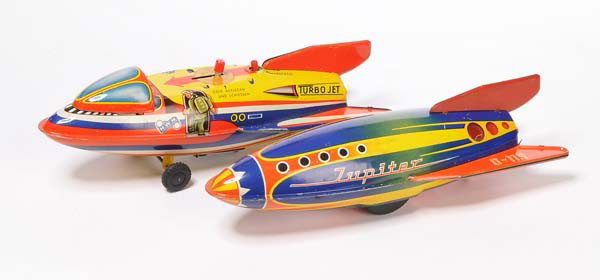 HWN: English: HWN, 2 Space Rockets, one as Saving Box, W.-Germany, tin, 1x friction ok, minimal paint damage, 1 point with paint flaked off, condition 1-2 Deutsch: HWN, 2 Space Raketen, einmal als Spardose