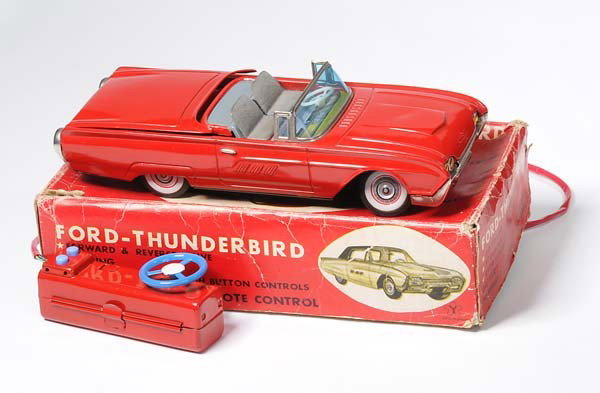 Yonezawa: English: Yonezawa, Ford Thunderbird with foldaway cover, Japan, tin, battery drive and functions ok, minimal paint damage, original box condition 2-, minimal dent on front, condition 2+ Deutsch: Yonez