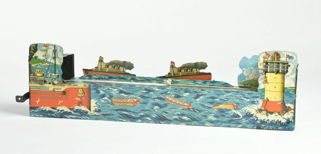 Bahn mit Schiffsszenen (1 of 3)