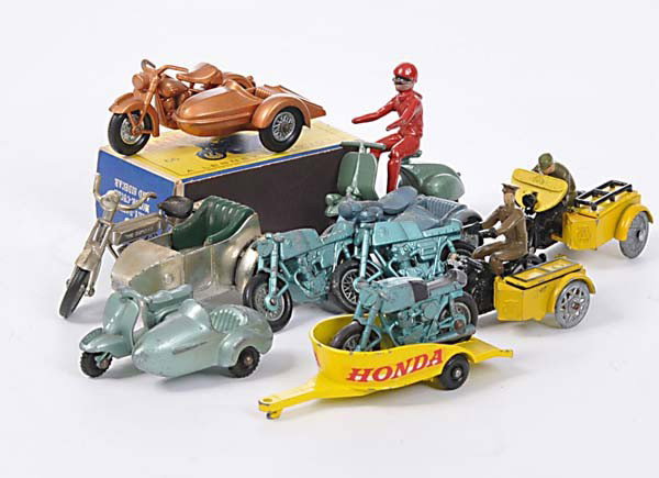 Matchbox: English: Matchbox u.a., Motorcycles and Scooter, England, diecast, condition 1 - 3 Deutsch: Matchbox u.a., 10 Motorräder und Roller, England, Druckguss, Z 1 - Z 3, (3491)
