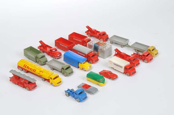 Lego: English: Lego, Convolute Cars, Denmark, plastic, mixed condition, please inspect Deutsch: Lego, Konvolut Fahrzeuge, Denmark, 5-15 cm, Kunststoff, gemischter Zustand, bitte besichtigen, (951)