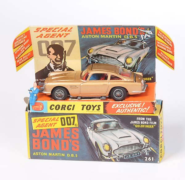 Corgi Toys: English: Corgi Toys, James Bond Aston Martin, England, original box condition 1, with sticker, documents and reserve desperado missing, condition 1 Deutsch: Corgi Toys, James Bond Aston Martin, 1:43, 