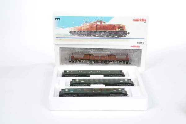 Maerklin: English: Maerklin, Engine Ce 6/8 + Oldtimer Wagon Set, gauge H0, W.-Germany, original box condition 1, condition 1 Deutsch: Märklin, Lok Ce 6/8 + Oldtimer Wagen Set, H0, W.-Germany, Okt Z 1, Z 1, (52