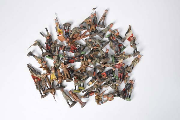 Lineol: English: Lineol, Elastolin, 69 soldiers, Germany prewar, partly composite damage, otherwise good condition, Deutsch: Lineol, Elastolin, 69 Soldaten, Germany VK, ca 6 cm, teilw. Masseschäden, meist gu
