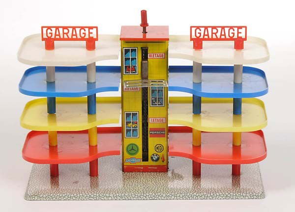 Goeso: English: Goeso, Car Park with Car Lift, W.-Germany, tin, plastic, functions ok, condition 2+ Deutsch: Göso, Parkhaus mit Auto-Lift, W.-Germany, 20 cm, Blech, Kunststoff, Funktionen ok, Z 2+, (2302)