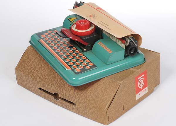 Tipp&Co: English: Tipp&Co, Typewriter "Apex", original box condition 1-, condition 1- Deutsch: Tipp&Co, Schreibmaschine "Apex", 28 cm, Okt Z 1-, Z 1- (1860)