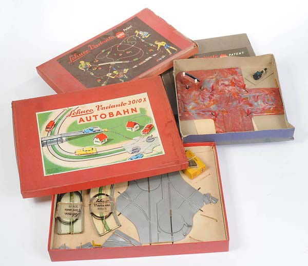 Schuco: English: Schuco, Convolute Varianto: 3051 Crossing, 3010 Highway, 3010 Road, 2x US Zone Germany, 1x W.-Germany, original box condition 2-3, condition 2 Deutsch: Schuco, Konvolut Varianto: 3051 Kreuzun