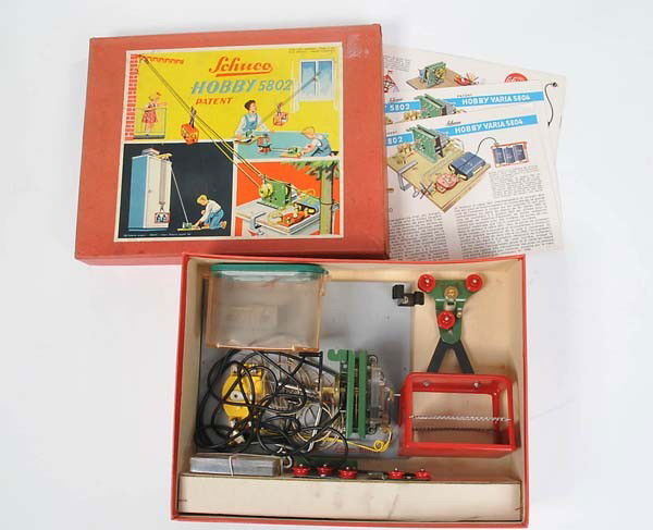 Schuco: English: Schuco, Cable Car "Hobby 5802", US Zone Germany, tin, original box condition 1-2, functions not checked, complete with instruction, condition 1- Deutsch: Schuco, Seilbahn "Hobby 5802", Box 23