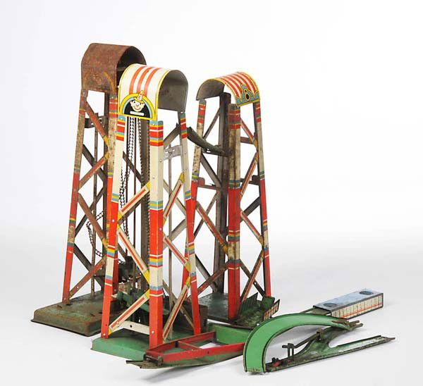 Goeso: English: Goeso?, Non Stop Cam Track, US Zone Germany, tin, windup ok, severe paint damage, including one car, condition 3-4 Deutsch: Göso?, Non Stop Kurvenbahn, Turm 41 cm, US Zone Germany, Blech, Uh