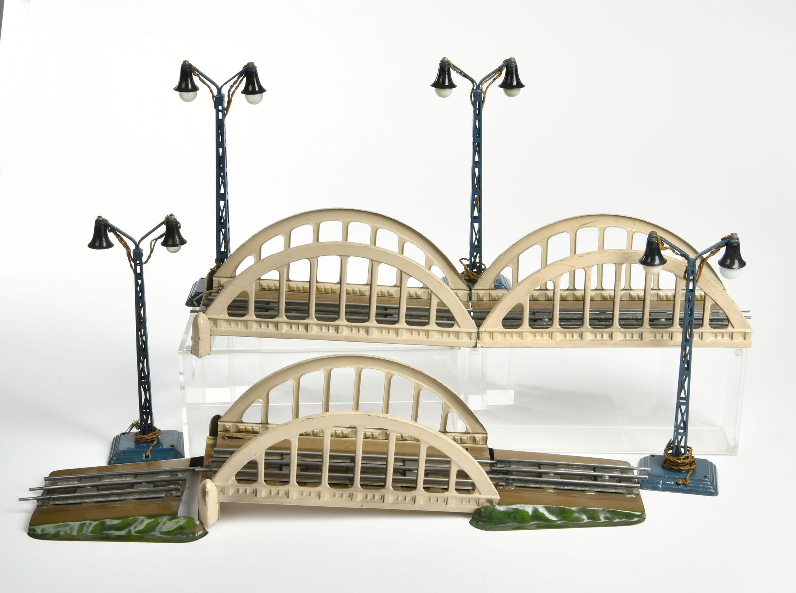 Marklin, 4 Lampen & Brucke (1 of 1)