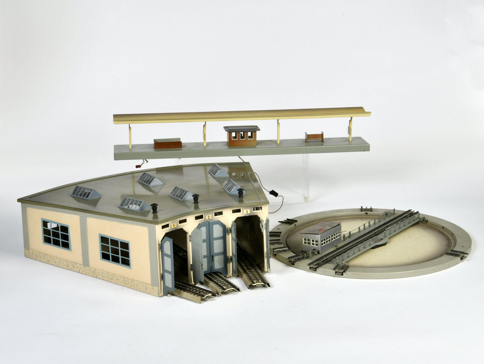Marklin, Lokschuppen, Drehscheibe und Bahnsteig (51cm) (1 of 2)