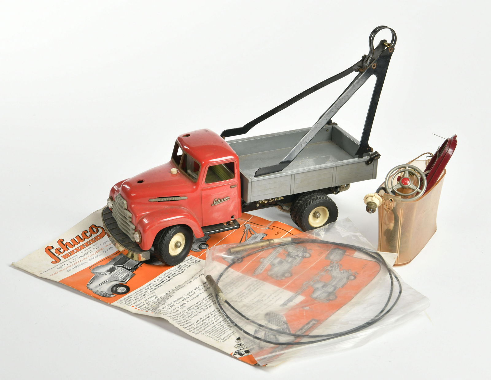 Schuco, Abschleppwagen 6070 mit Mangeln: Schuco, Abschleppwagen 6070 mit Mangeln, Germany, mit diversem Zubehor, unvollstandig, fur Bastler, bitte besichtigen