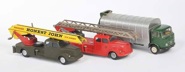Tekno: English: Tekno, Dust Car/Fire Engine/Rocket Truck, Denmark, diecast, dustbin cover and rocket missing, condition 2+ Deutsch: Tekno, Müllwagen/Feuerwehr/Raketen LkW, 18-21 cm, Denmark, Druckguss, 1 To
