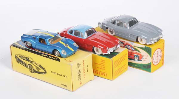 Politoys: English: Politoys a.o., Lola + 2 Mercedes SL (Replica), Italy/ France, 1.43, diecast, original box condition 1/ 1-, condition 1- Deutsch: Politoys u.a., Lola + 2 Mercedes SL (Replica), Italy/ France,