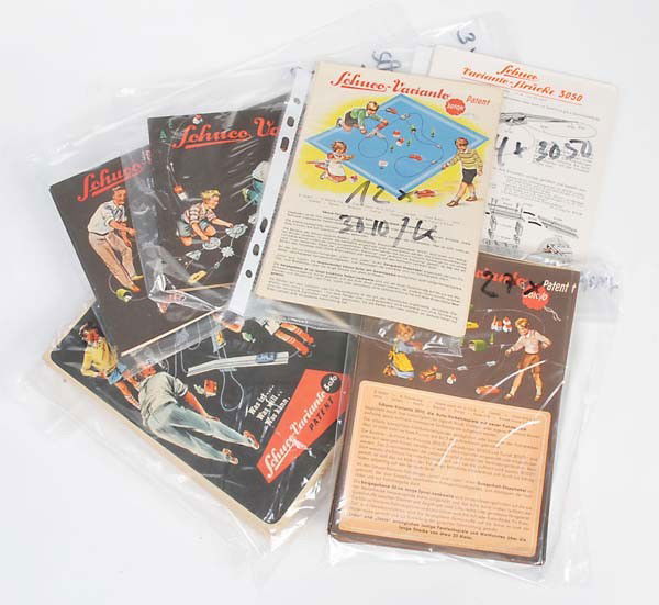 Schuco: English: Schuco, ca. 150 Brochures, Flyer "Varianto", in mint condition Deutsch: Schuco, ca. 150 Prospekte, Faltblätter "Varianto", 15x21 cm, neuwertig, (3535)