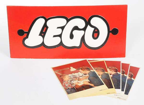 Lego: English: Lego, Dispaly and 6 Post Cards/Time Tables, out of paperboard, condition 1 Deutsch: Lego, Display und 6 Postkarten/Stundenpläne, 15-32 cm, Pappe, Z 1, (3535)