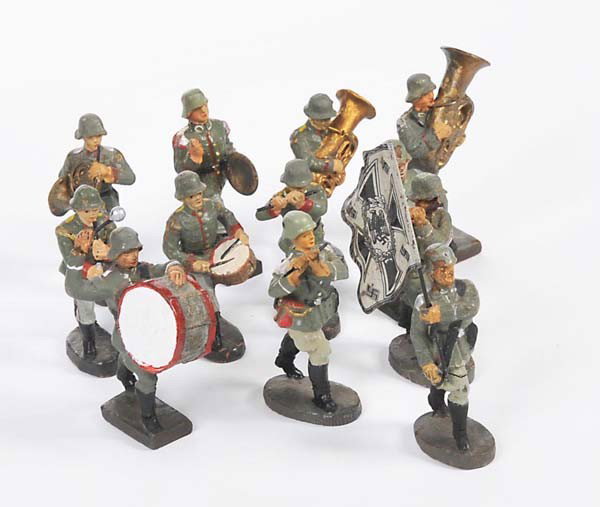 Elastolin: English: Elastolin, Lineol, 11 Musician and Colour Sergeants, Germany prewar, composite, partially damaged, mostly good condition Deutsch: Elastolin, Lineol, 11 Musiker und Fahnenträger, 7 cm, German