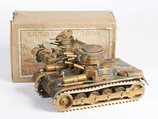 Gama: English: Gama, Tank, Germany prewar, tin, paint damage, windup ok, drive defective, condition 2- Deutsch: Gama, Panzer, Germany VK, 19 cm, Blech, Lackmängel, Uhrwerk ok, Antrieb defekt, Z 2-, (499)