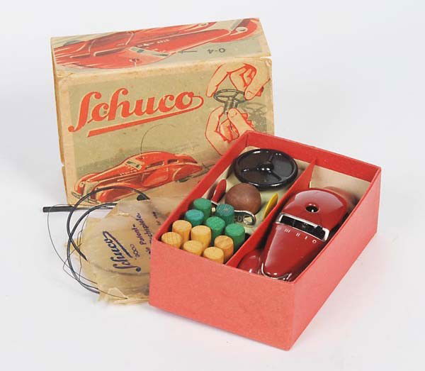 Schuco: English: Schuco, 3000 Sedan Car, US Zone Germany, tin, windup ok, original box condition 2+, drive gear hard, otherwise very good Deutsch: Schuco, 3000 Limousine, US Zone Germany, 10,5 cm, Blech, Uhrw