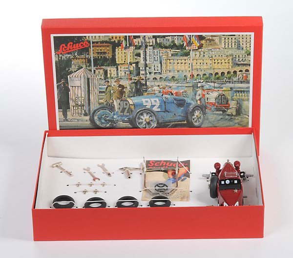 Schuco: English: Schuco, Studio Bugatti Construction Kit, Germany, tin, original box condition 1, new production from the 90s, condition 1 Deutsch: Schuco, Studio Bugatti Montagekasten, Germany, Blech, Okt Z