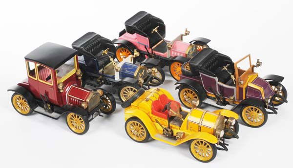 Schuco: English: Schuco, 5 Oldtimer, W.-Germany, tin partially defective, please inspect, condition 2 to 3- Deutsch: Schuco, 5 Oldtimer, ca 16 cm, W.-Germany, Blech, teilweise defekt, bitte besichtigen, Z 2 b