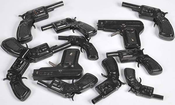 Bodo: English: Bodo, 12 Guns, Germany prewar, condition 1/ 1- Deutsch: Bodo, 12 Pistolen, Germany VK, 10-13 cm, Z 1/1-, (3387)