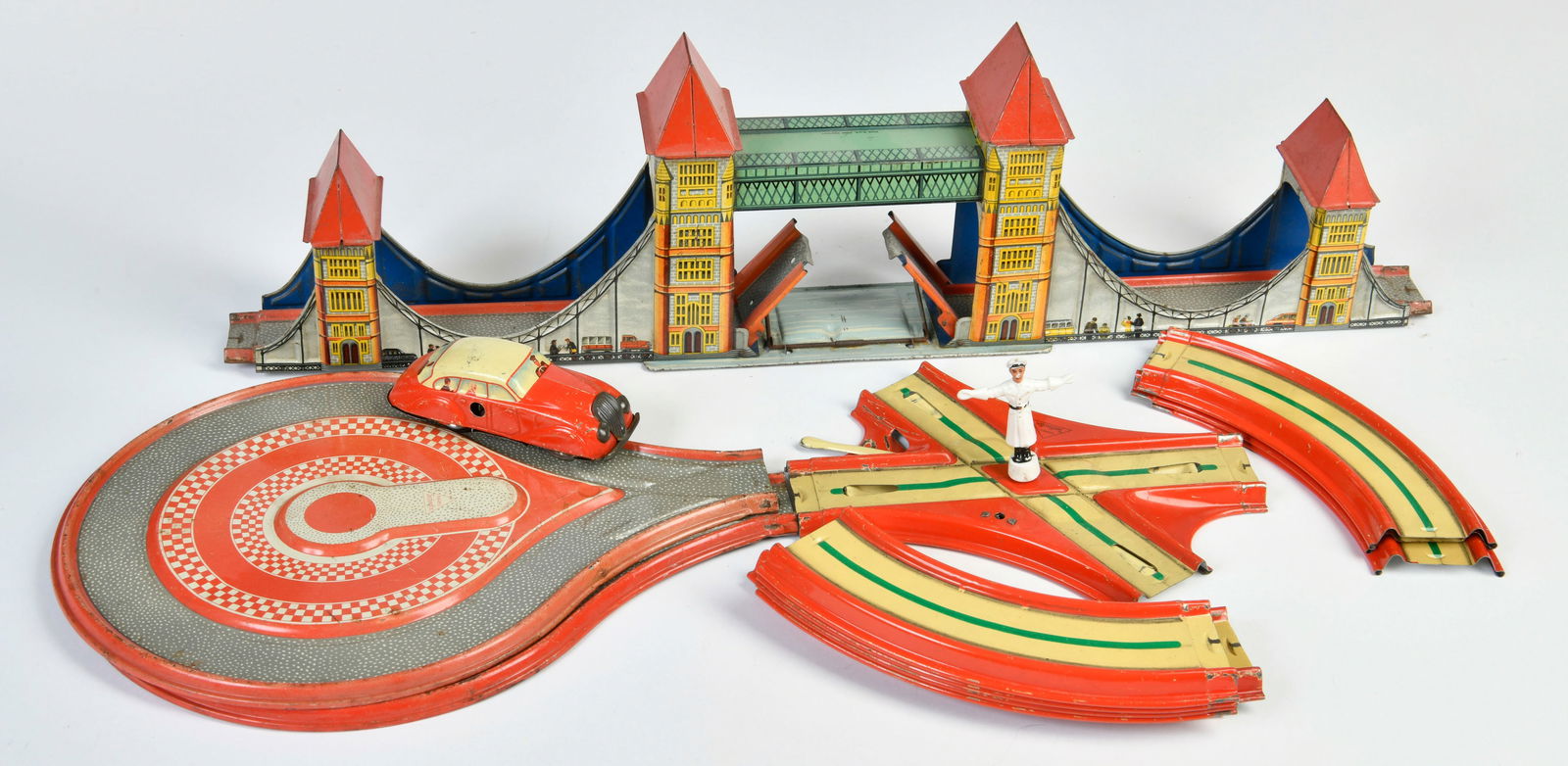 Technofix, Bahn mit Polizist + Tower Bridge (1 of 1)