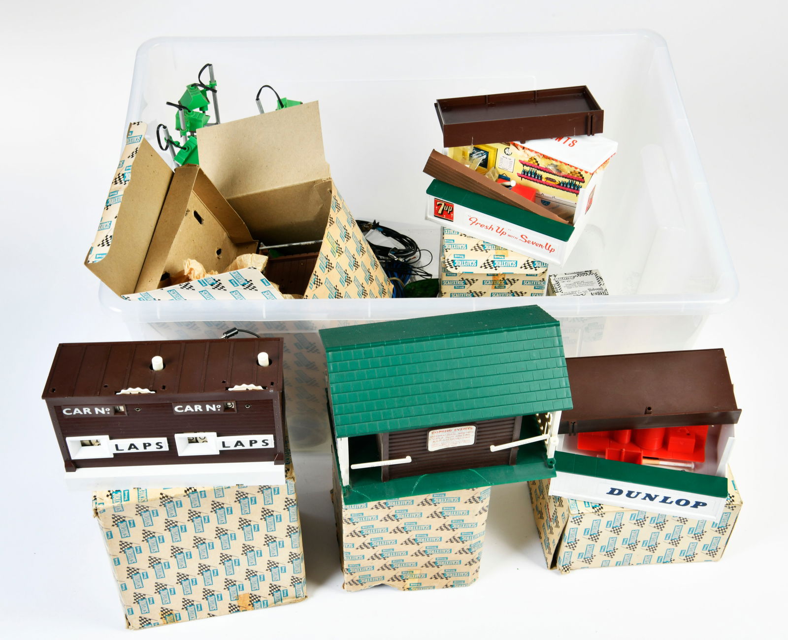 Scalextric, TV Set, Rundenzahler, Kiosk, Racing Pit, Trance Building, div. Zubehor (1 of 1)