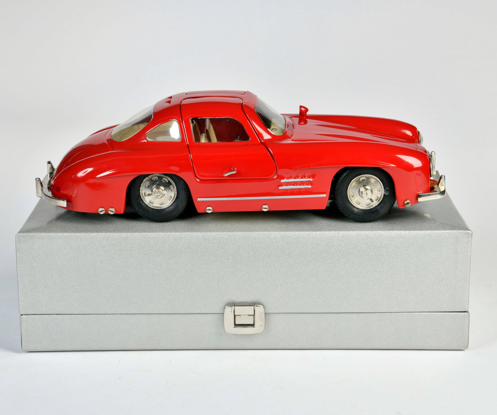 Marklin, Mercedes 300 SL: Marklin, Mercedes 300 SL, 34 cm, tin, cw ok, box C 1, C 1