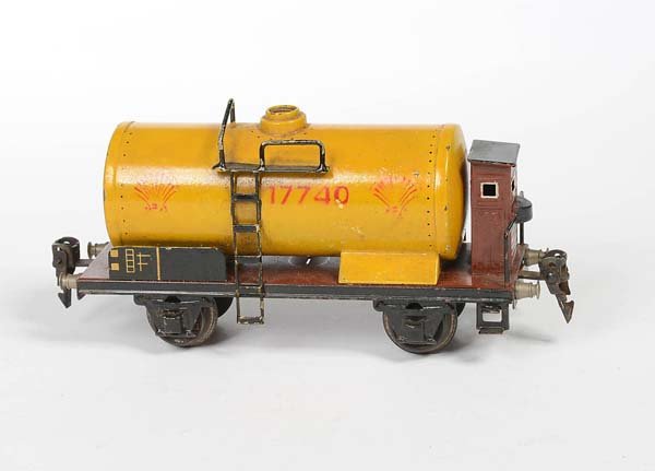 Maerklin: English: Maerklin, Shell Tank Waggon, gauge 0, paint damage, condition 3- Deutsch: Märklin, Shell Tankwagen, Spur 0, 18,5 cm, Lackmängel, Z 3-, (3584)